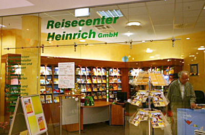 Blick auf den Standort Reisecenter Heinrich im Dessaucenter in Dessau