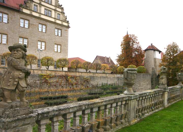 Balustraden mit Steinfiguren