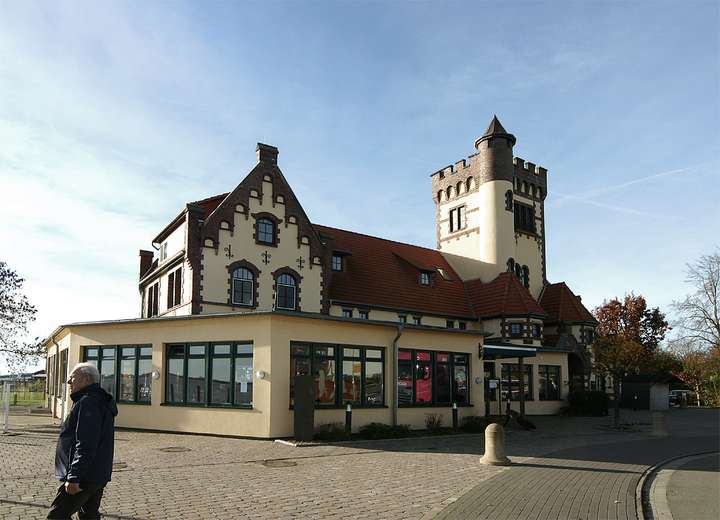 Blick auf das Weserschlösschen Blexen in Nordenham